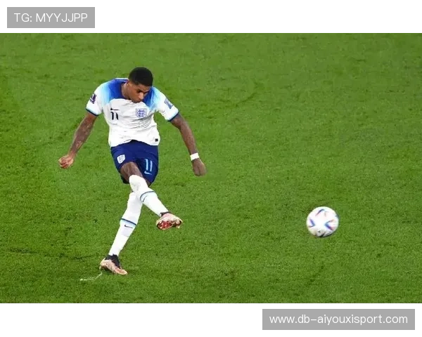 拉什福德任意球弧线直接破网