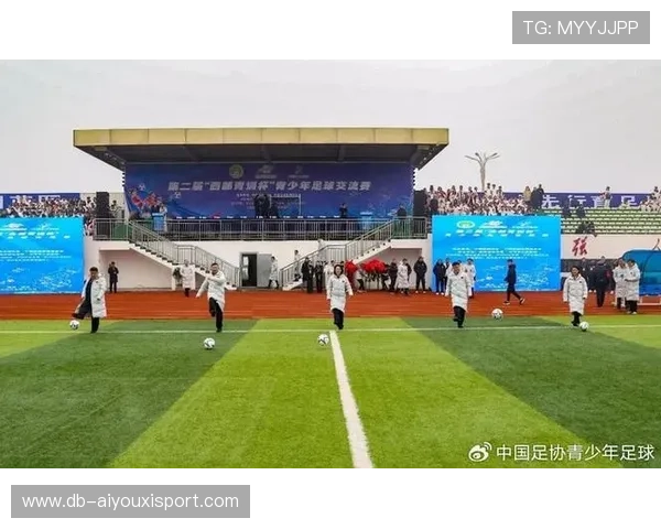 足球联赛在青训扶持中建立跨区域赛事交流平台促进实战经验，举办足球联赛